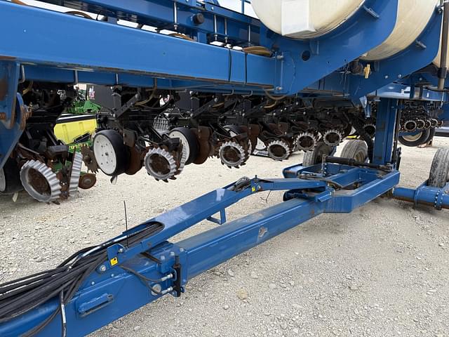 Image of Kinze 3660ASD equipment image 2