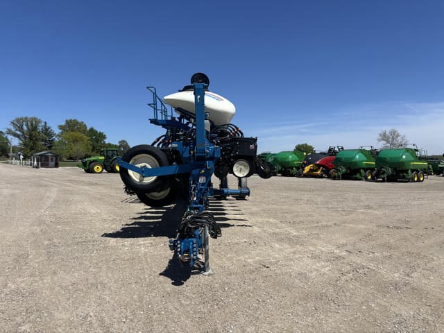 Image of Kinze 3660ASD equipment image 1