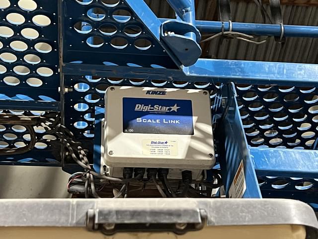 Image of Kinze 3660ASD equipment image 4