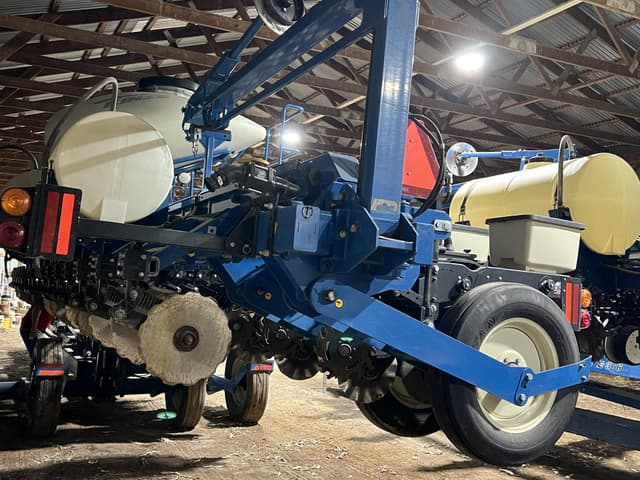 Image of Kinze 3660ASD equipment image 3
