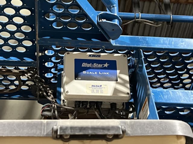 Image of Kinze 3660ASD equipment image 4