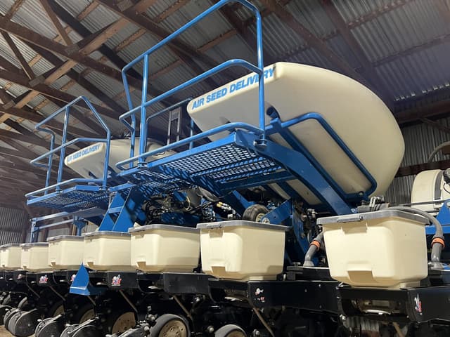 Image of Kinze 3660ASD equipment image 2