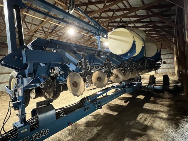 Image of Kinze 3660ASD equipment image 1