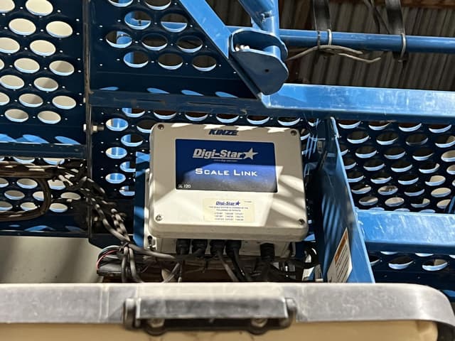 Image of Kinze 3660ASD equipment image 4