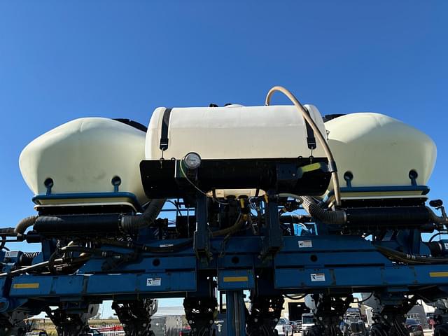 Image of Kinze 3660ASD equipment image 4