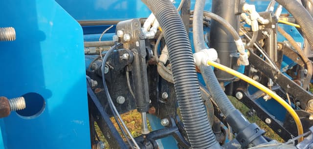 Image of Kinze 3800 equipment image 3
