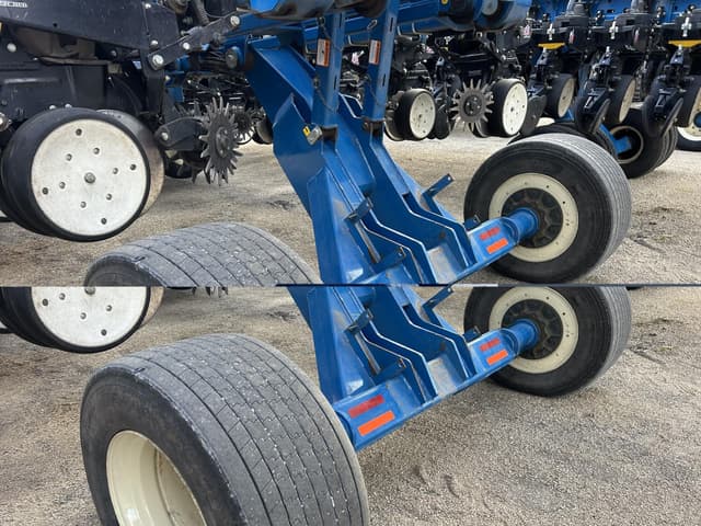 Image of Kinze 3800 equipment image 3