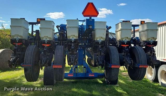 Image of Kinze 3800 equipment image 4