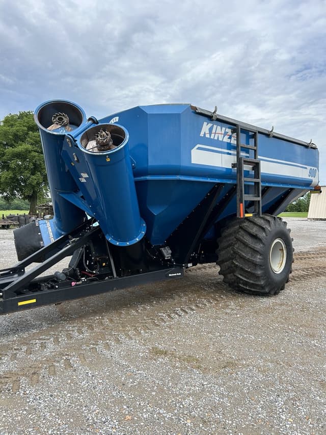 Image of Kinze 900 equipment image 1