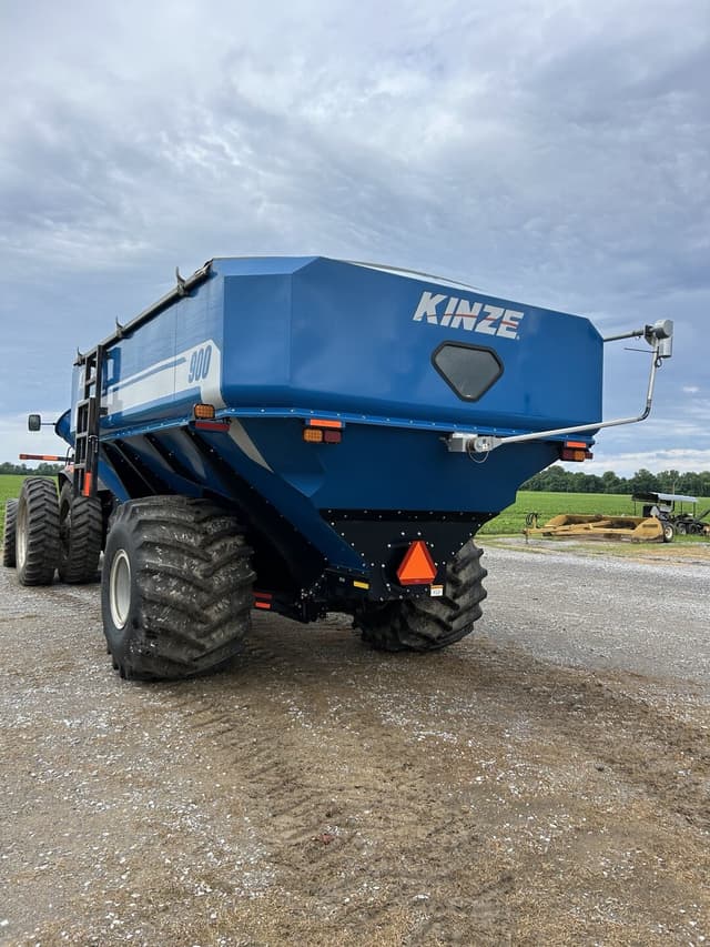 Image of Kinze 900 equipment image 2
