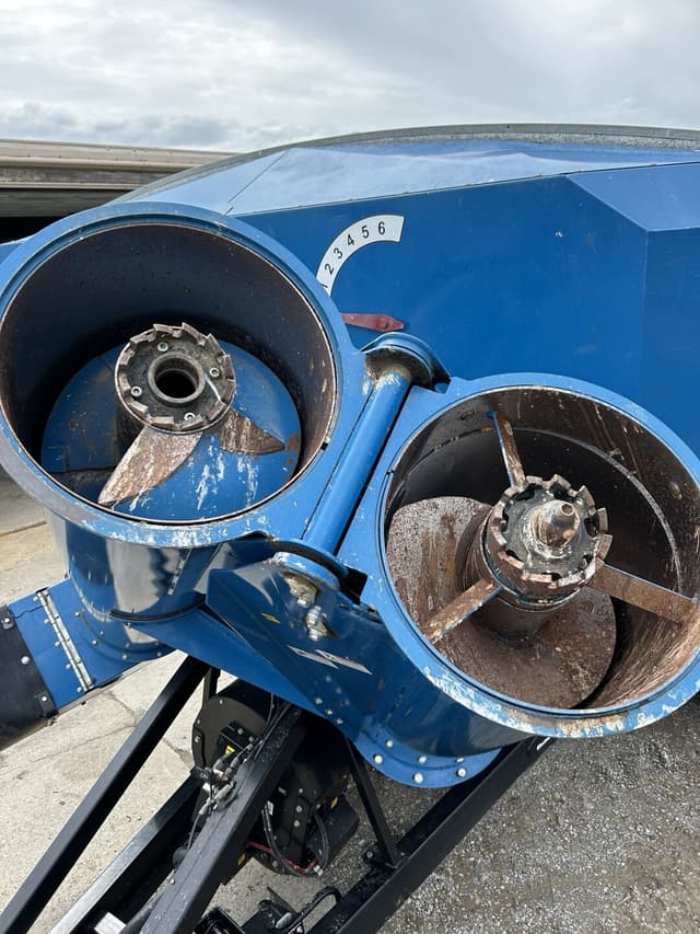 Image of Kinze 900 equipment image 2