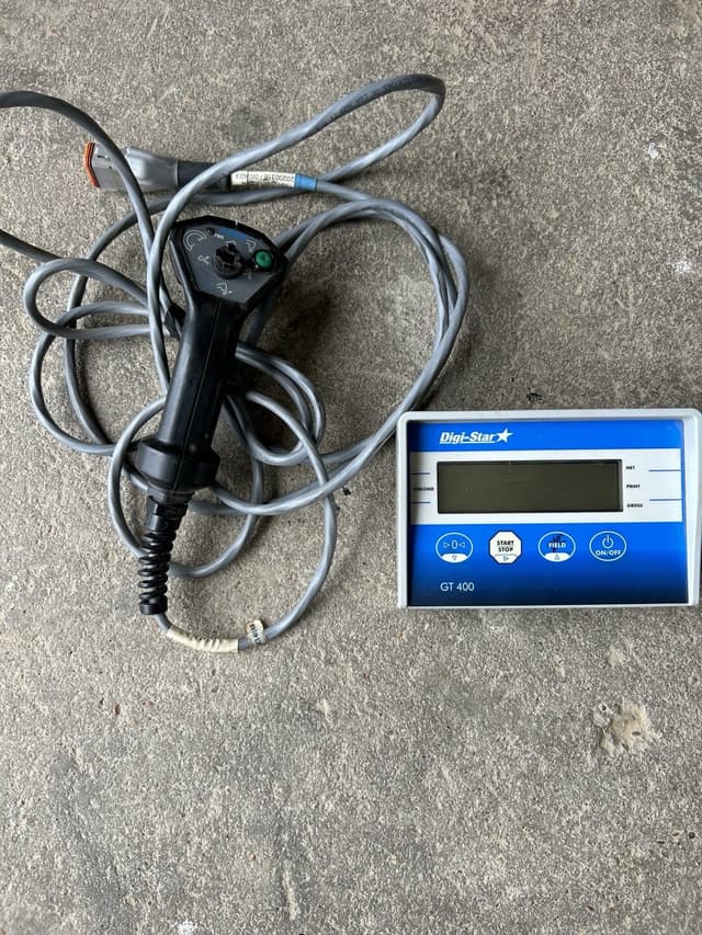 Image of Kinze 900 equipment image 1