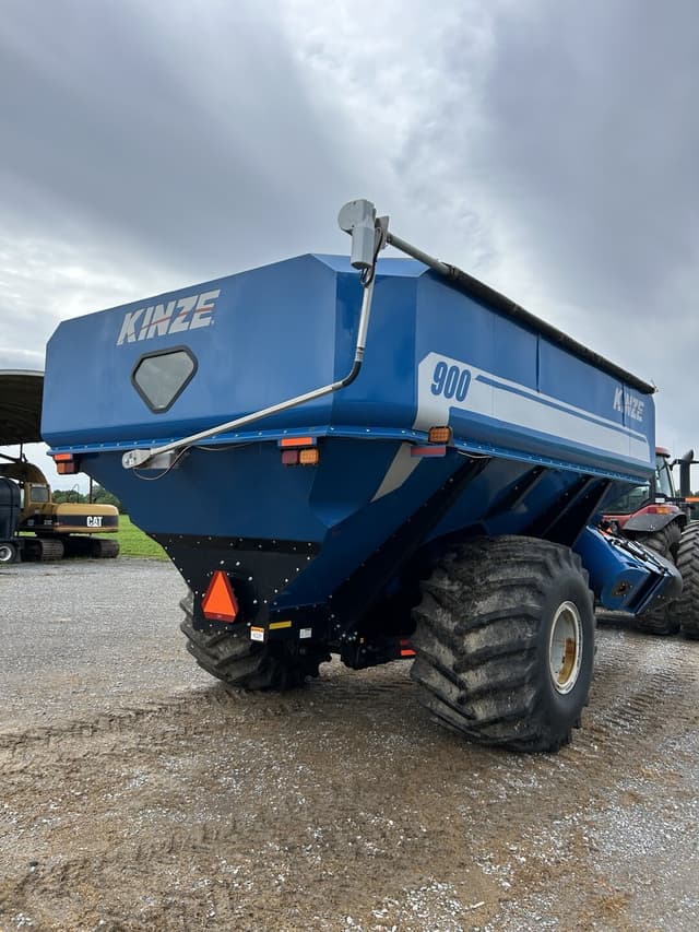 Image of Kinze 900 equipment image 3