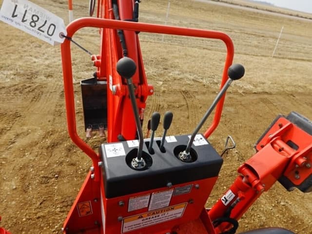 Image of Kioti KB2475L equipment image 3