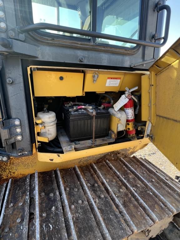 Image of Komatsu D39PX-22 equipment image 3