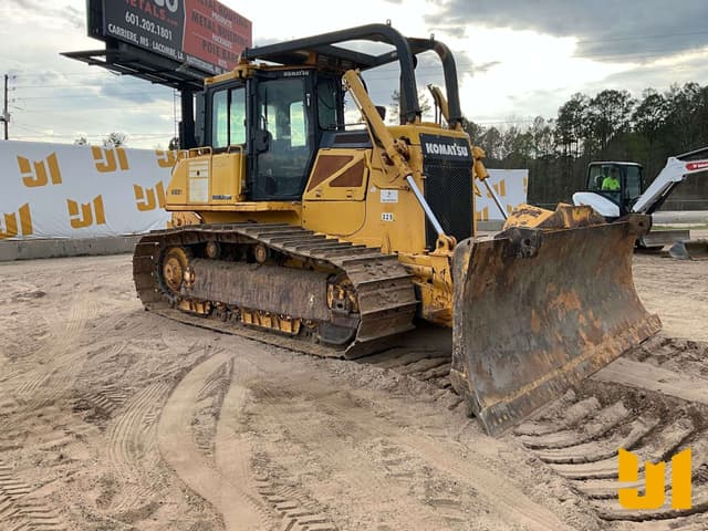 Image of Komatsu D65PX-17 equipment image 2