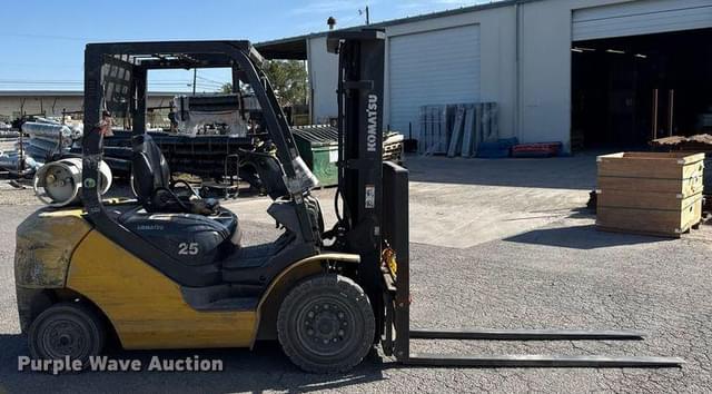 Image of Komatsu FG25T-16 equipment image 3