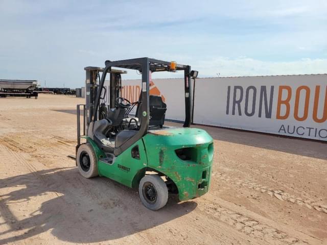 Image of Komatsu FG25T-16 equipment image 2