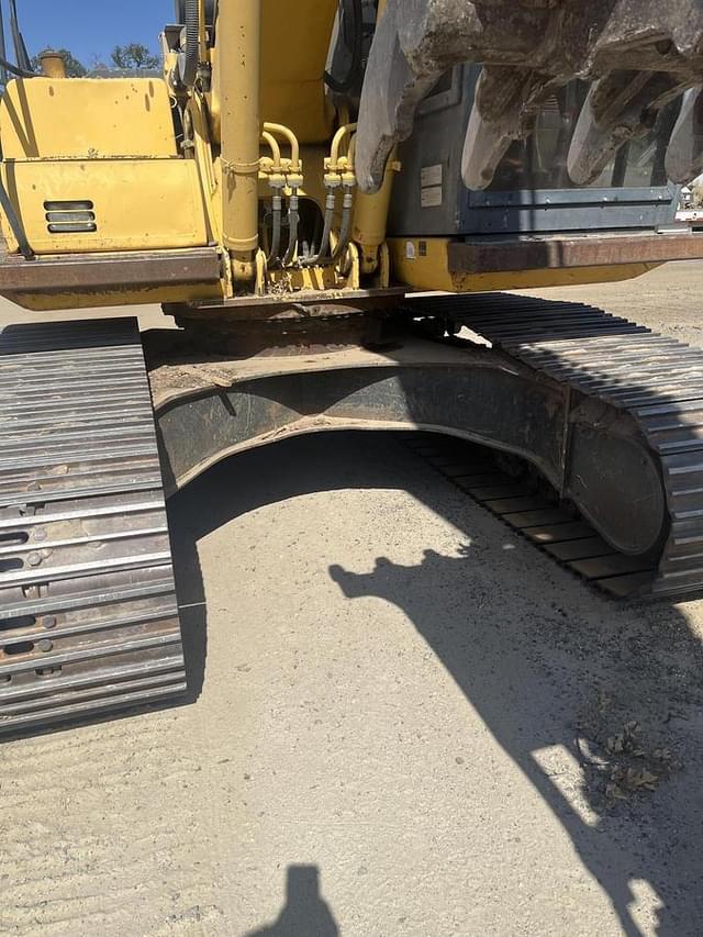 Image of Komatsu PC200LC-8 equipment image 4