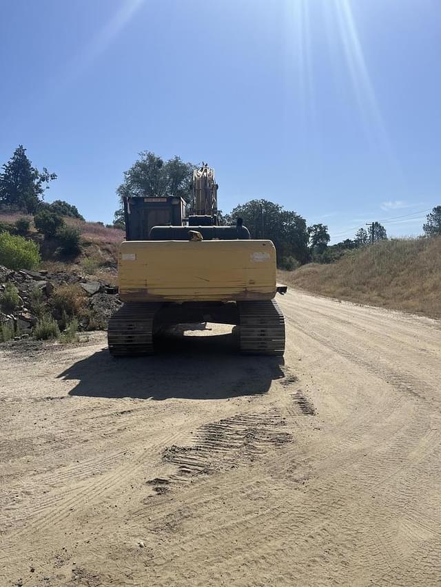 Image of Komatsu PC200LC-8 equipment image 2