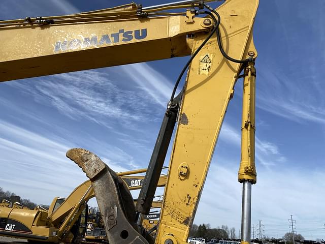 Image of Komatsu PC200LC-8 equipment image 4