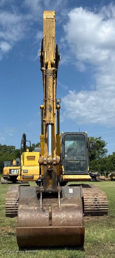 Image of Komatsu PC240LC equipment image 1