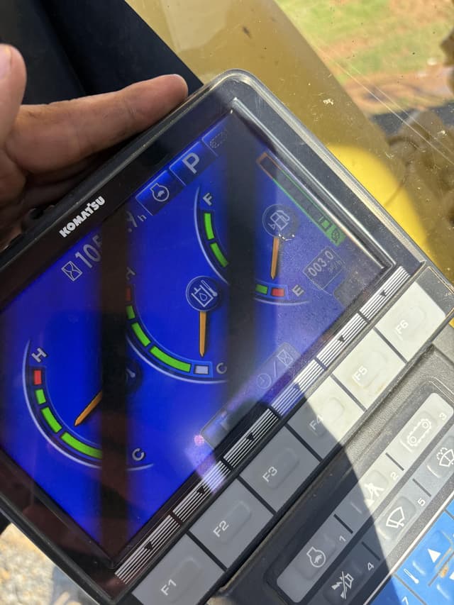 Image of Komatsu PC360LC-10 equipment image 2