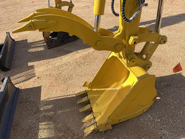 Image of Komatsu PC56-7 equipment image 4