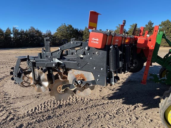 2012 Kuhn Krause Gladiator 1200T Equipment Image0