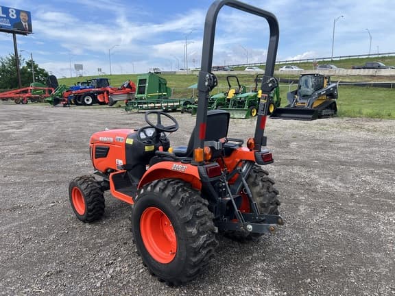 Image of Kubota B2320 equipment image 2