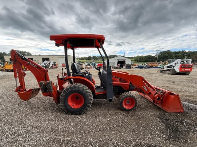 Image of Kubota B26 equipment image 4