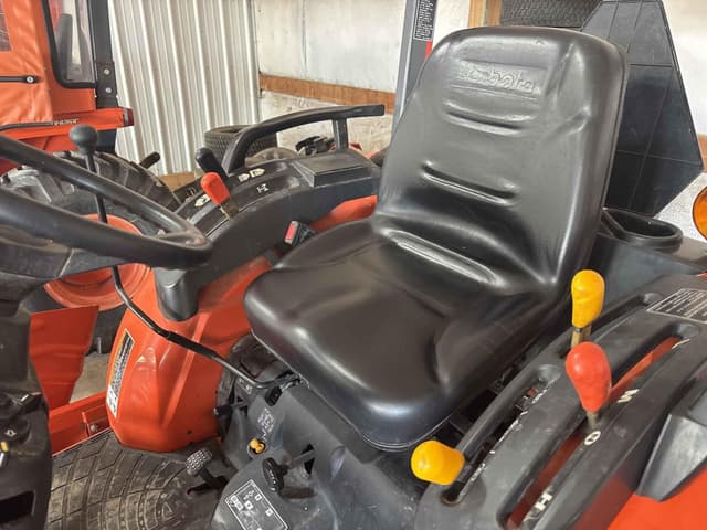 Image of Kubota B3200 equipment image 2