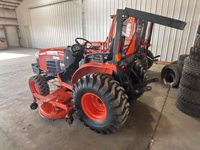 Image of Kubota B3200 equipment image 4