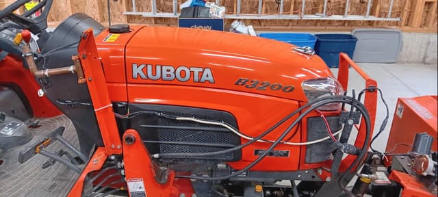 Image of Kubota B3200HSD equipment image 2
