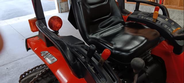 Image of Kubota B3200HSD equipment image 4