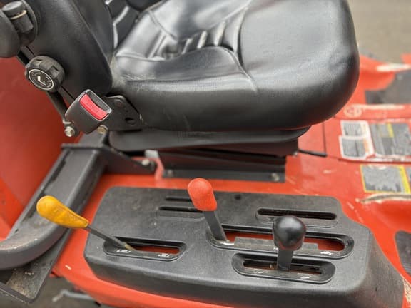 Image of Kubota F3080 equipment image 4