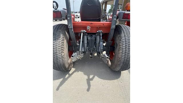 Image of Kubota L3240 equipment image 3