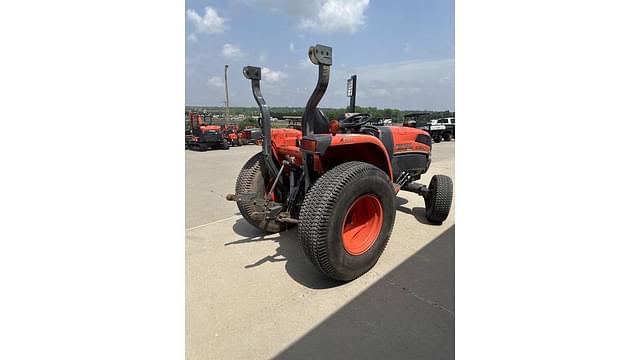 Image of Kubota L3240 equipment image 2