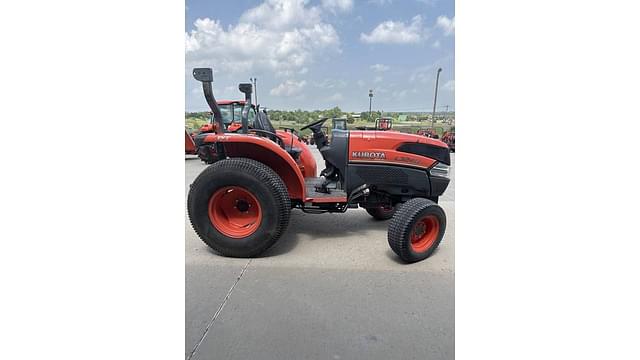 Image of Kubota L3240 equipment image 1