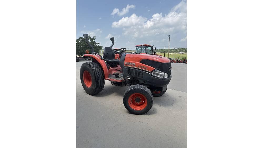 Image of Kubota L3240 Primary image