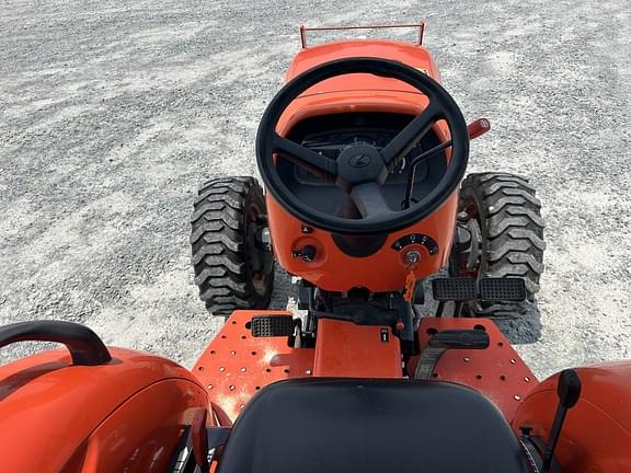 Image of Kubota L3800 equipment image 4