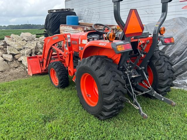Image of Kubota L3800D equipment image 2