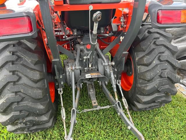 Image of Kubota L3800D equipment image 4