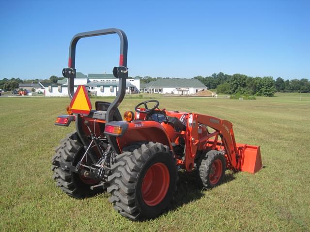 Image of Kubota L3800D equipment image 4