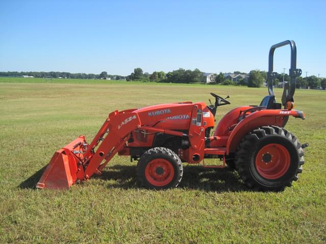 Image of Kubota L3800D equipment image 2
