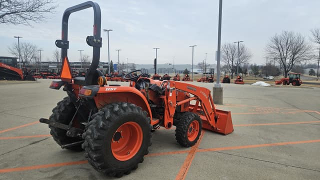 Image of Kubota L3800HST equipment image 2