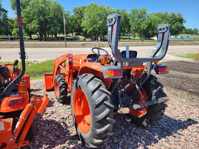 Image of Kubota L3800HST equipment image 4
