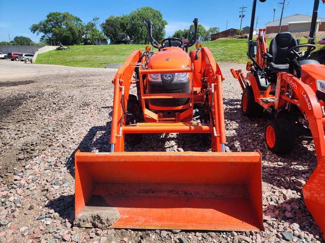 Image of Kubota L3800HST equipment image 2