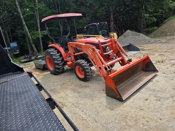 Image of Kubota L3940 equipment image 1