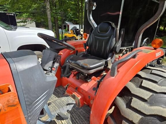 Image of Kubota L3940 equipment image 2